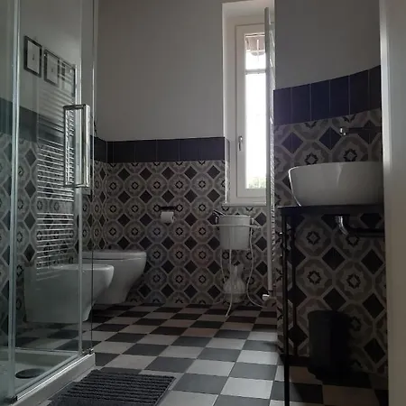 Adriana Oda ve Kahvaltı Bra