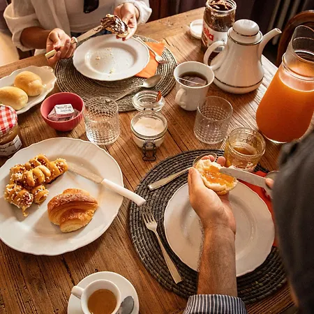 Oda ve Kahvaltı Adriana