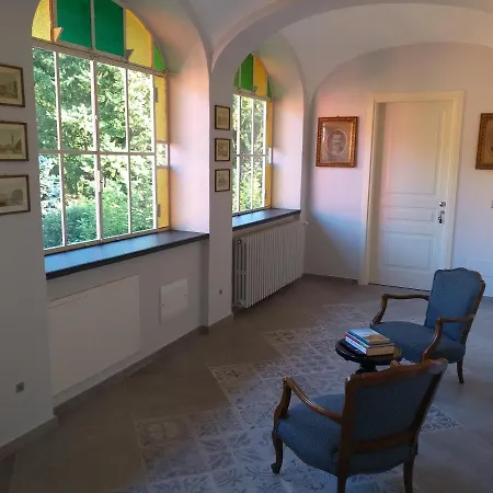 Adriana Oda ve Kahvaltı Bra